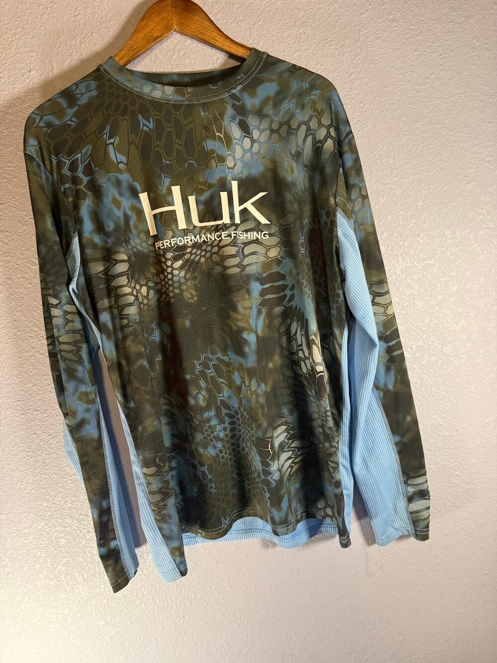 HUK Men’s Medium Kryptek Camo Performance Fishing Long Sleeve Shirt blue